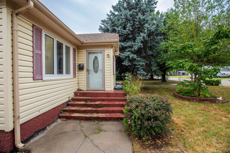105 W 16th Street Grand Island, Nebraska 68801, 2 Bedrooms Bedrooms, ,2 BathroomsBathrooms,Residential,For Sale,105 W 16th Street,20261149