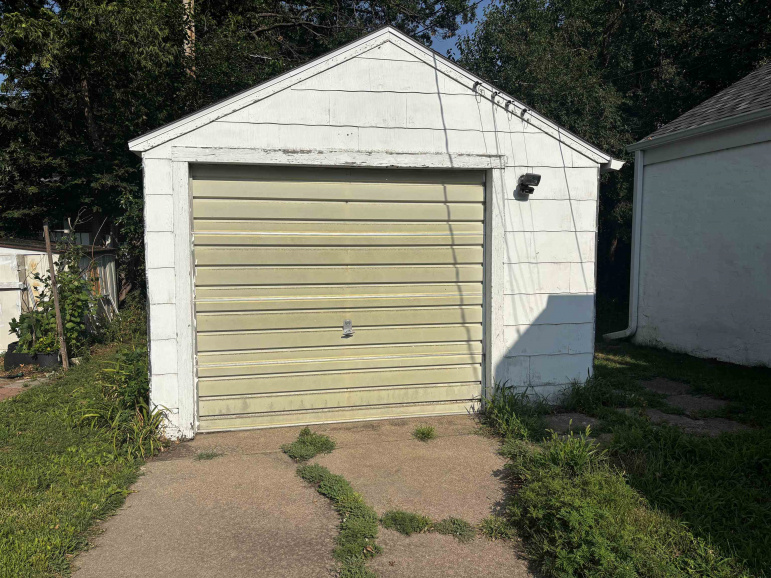 1128 N Saunders Avenue Hastings, Nebraska 68901, 2 Bedrooms Bedrooms, ,1 BathroomBathrooms,Residential,For Sale,1128 N Saunders Avenue,20261147