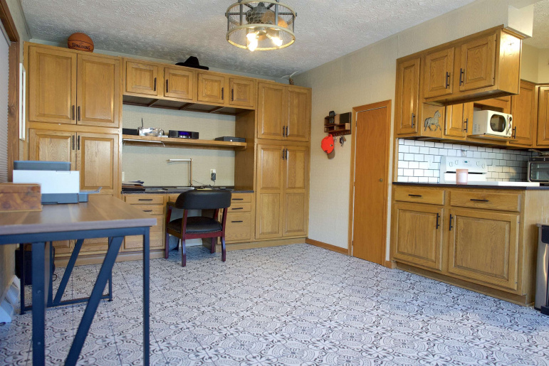 615 W 10th Street Hastings, Nebraska 68901, 3 Bedrooms Bedrooms, ,2 BathroomsBathrooms,Residential,For Sale,615 W 10th Street,20251296
