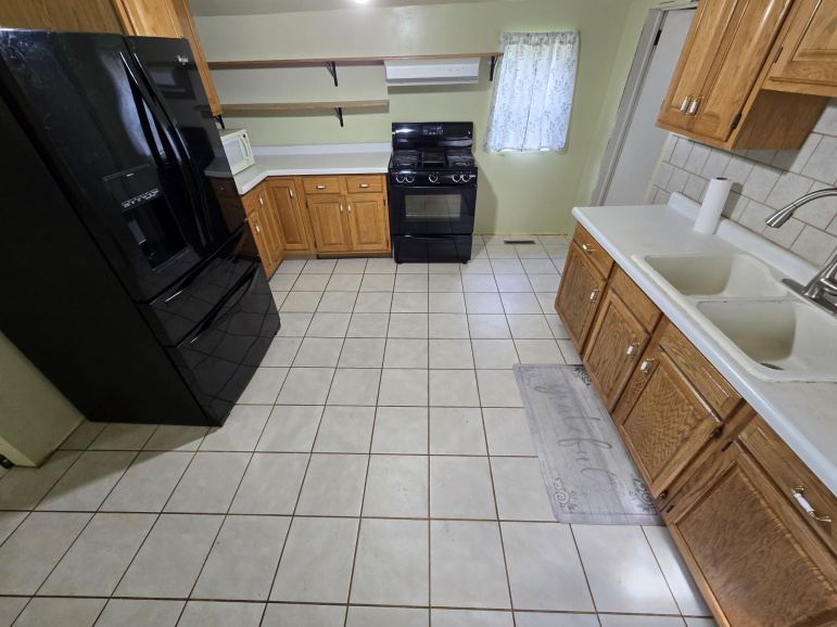 11802 Davis Street Roseland, Nebraska 68973, 3 Bedrooms Bedrooms, ,1 BathroomBathrooms,Residential,For Sale,11802 Davis Street,20261169