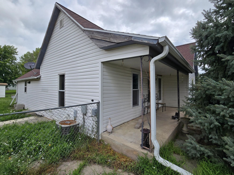 11802 Davis Street Roseland, Nebraska 68973, 3 Bedrooms Bedrooms, ,1 BathroomBathrooms,Residential,For Sale,11802 Davis Street,20261169