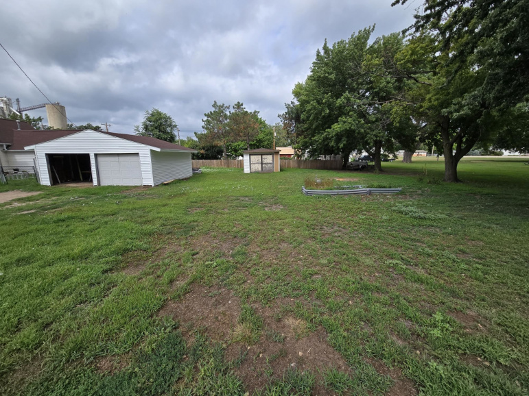 11802 Davis Street Roseland, Nebraska 68973, 3 Bedrooms Bedrooms, ,1 BathroomBathrooms,Residential,For Sale,11802 Davis Street,20261169