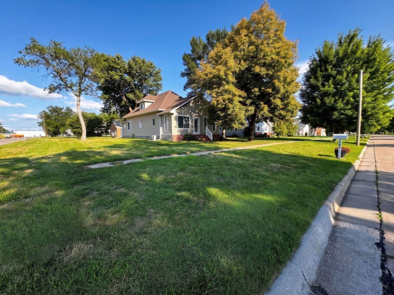 501 S Kansas Avenue Hastings, Nebraska 68901, 3 Bedrooms Bedrooms, ,2 BathroomsBathrooms,Residential,For Sale,501 S Kansas Avenue,20261177