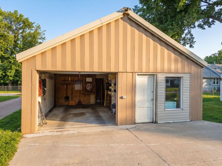 501 S Kansas Avenue Hastings, Nebraska 68901, 3 Bedrooms Bedrooms, ,2 BathroomsBathrooms,Residential,For Sale,501 S Kansas Avenue,20261177