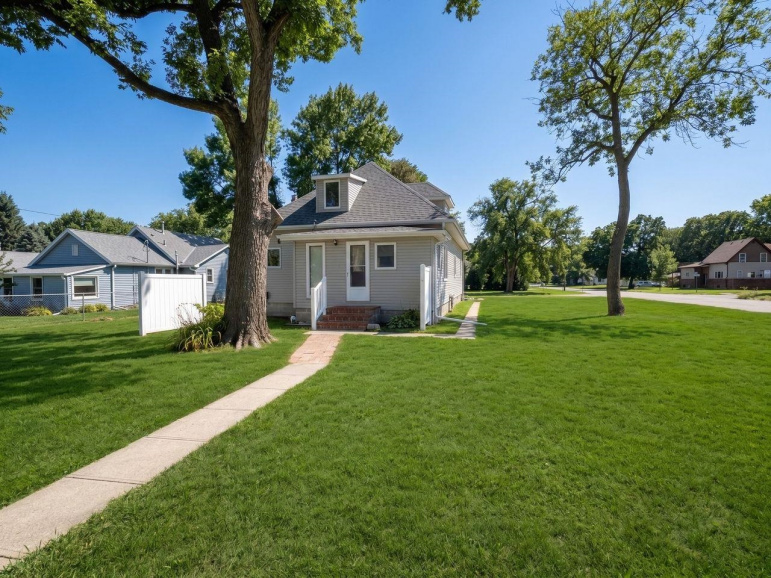 501 S Kansas Avenue Hastings, Nebraska 68901, 3 Bedrooms Bedrooms, ,2 BathroomsBathrooms,Residential,For Sale,501 S Kansas Avenue,20261177