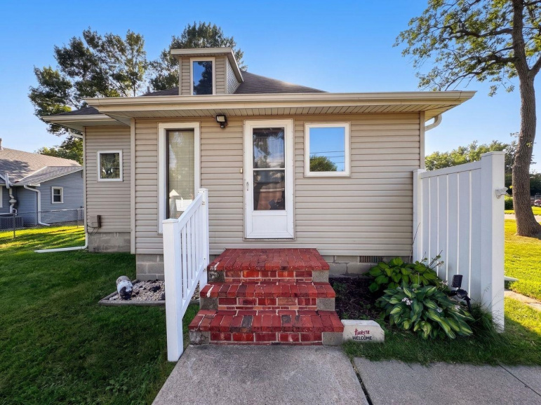 501 S Kansas Avenue Hastings, Nebraska 68901, 3 Bedrooms Bedrooms, ,2 BathroomsBathrooms,Residential,For Sale,501 S Kansas Avenue,20261177
