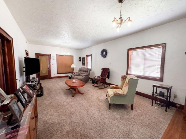 501 S Kansas Avenue Hastings, Nebraska 68901, 3 Bedrooms Bedrooms, ,2 BathroomsBathrooms,Residential,For Sale,501 S Kansas Avenue,20261177