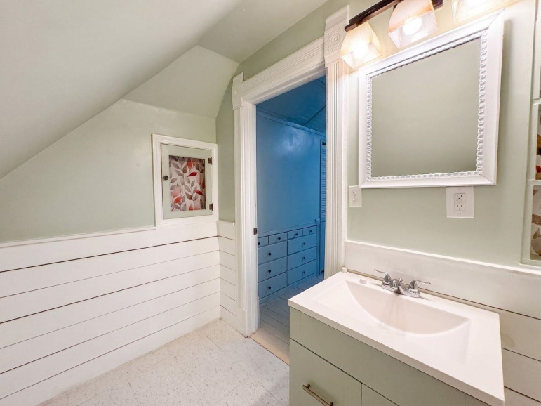 1322 W 4th Street Hastings, Nebraska 68901, 3 Bedrooms Bedrooms, ,3 BathroomsBathrooms,Residential,For Sale,1322 W 4th Street,20261175