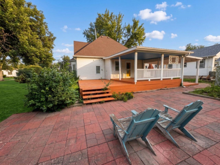 1322 W 4th Street Hastings, Nebraska 68901, 3 Bedrooms Bedrooms, ,3 BathroomsBathrooms,Residential,For Sale,1322 W 4th Street,20261175