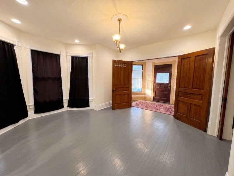 1322 W 4th Street Hastings, Nebraska 68901, 3 Bedrooms Bedrooms, ,3 BathroomsBathrooms,Residential,For Sale,1322 W 4th Street,20261175