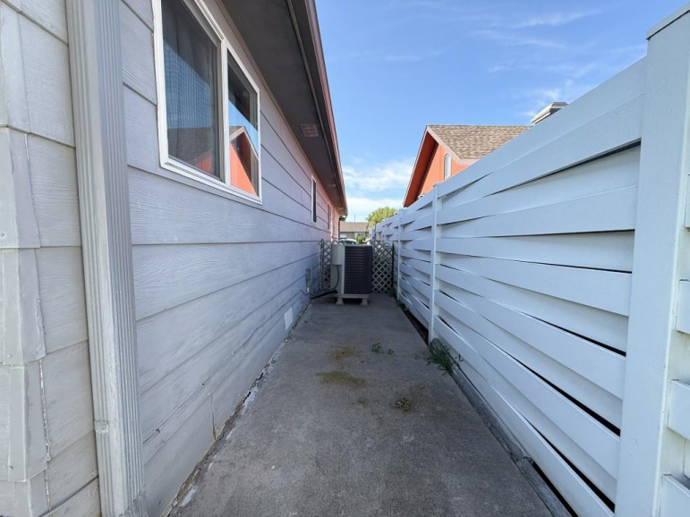 207 W Spruce Street Lexington, Nebraska 68850, 3 Bedrooms Bedrooms, ,1 BathroomBathrooms,Residential,For Sale,207 W Spruce Street,20251021