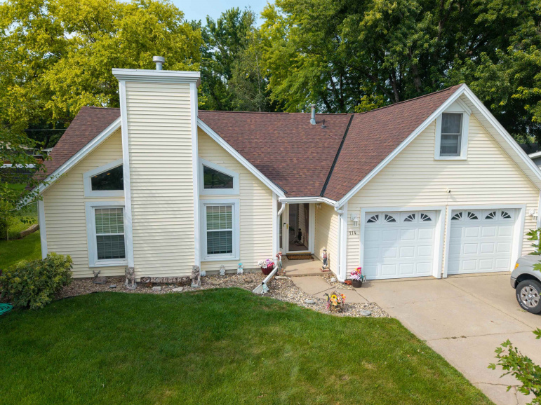 114 W H St Hastings, Nebraska 68901, 4 Bedrooms Bedrooms, ,2 BathroomsBathrooms,Residential,For Sale,114 W H St,20261185