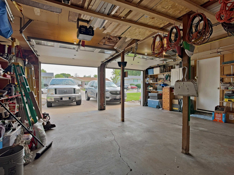 114 W H St Hastings, Nebraska 68901, 4 Bedrooms Bedrooms, ,2 BathroomsBathrooms,Residential,For Sale,114 W H St,20261185