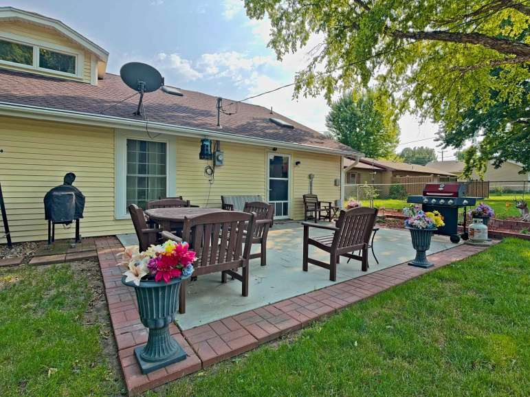 114 W H St Hastings, Nebraska 68901, 4 Bedrooms Bedrooms, ,2 BathroomsBathrooms,Residential,For Sale,114 W H St,20261185