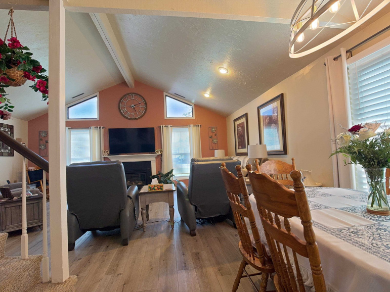 114 W H St Hastings, Nebraska 68901, 4 Bedrooms Bedrooms, ,2 BathroomsBathrooms,Residential,For Sale,114 W H St,20261185
