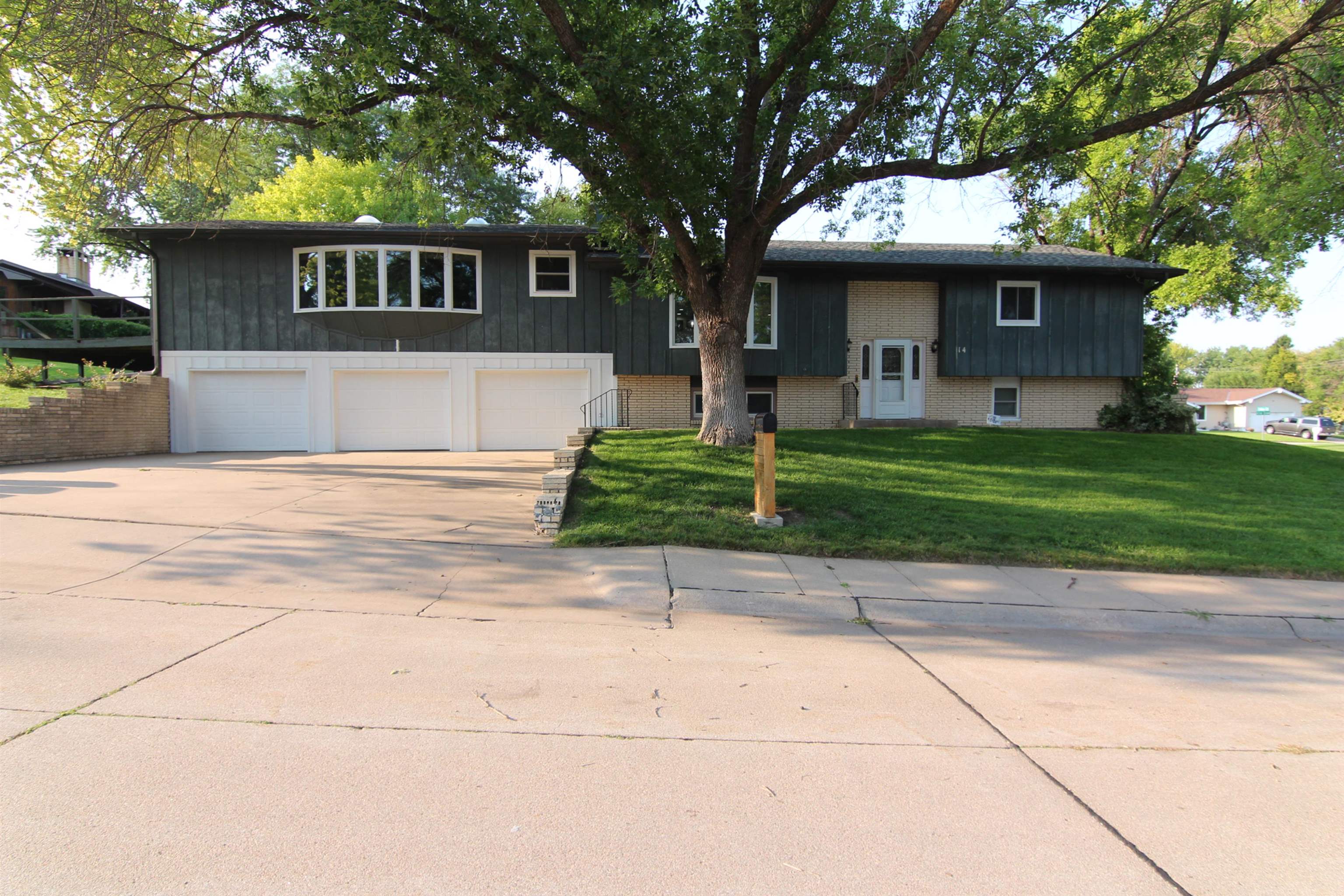 14 Sioux Lane Kearney, Nebraska 68847, 5 Bedrooms Bedrooms, ,2 BathroomsBathrooms,Residential,For Sale,14 Sioux Lane,20261184