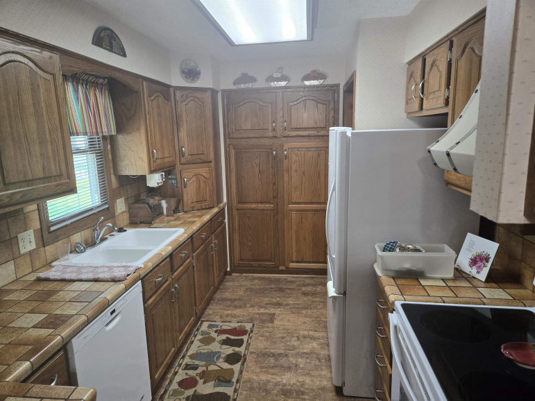 1009 Brentwood Avenue Hastings, Nebraska 68901, 3 Bedrooms Bedrooms, ,2 BathroomsBathrooms,Residential,For Sale,1009 Brentwood Avenue,20261188