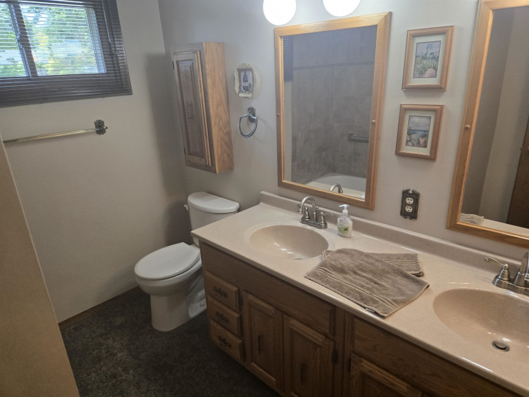 1009 Brentwood Avenue Hastings, Nebraska 68901, 3 Bedrooms Bedrooms, ,2 BathroomsBathrooms,Residential,For Sale,1009 Brentwood Avenue,20261188