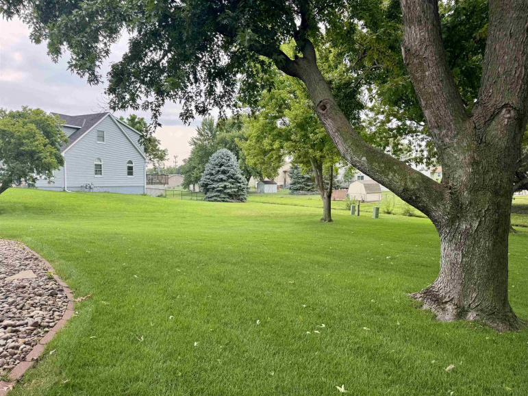 1307 Regency Drive Hastings, Nebraska 68901, 3 Bedrooms Bedrooms, ,3 BathroomsBathrooms,Residential,For Sale,1307 Regency Drive,20261195