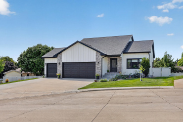 1512 Sherwood Cir Kearney, Nebraska 68845-2394, 4 Bedrooms Bedrooms, ,4 BathroomsBathrooms,Residential,For Sale,1512 Sherwood Cir,20261193