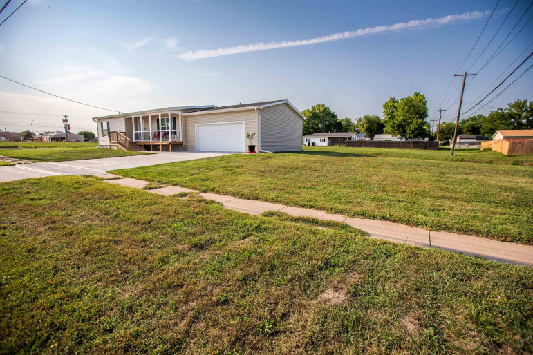 716 W H Street Hastings, Nebraska 68901, 2 Bedrooms Bedrooms, ,2 BathroomsBathrooms,Residential,For Sale,716 W H Street,20261200