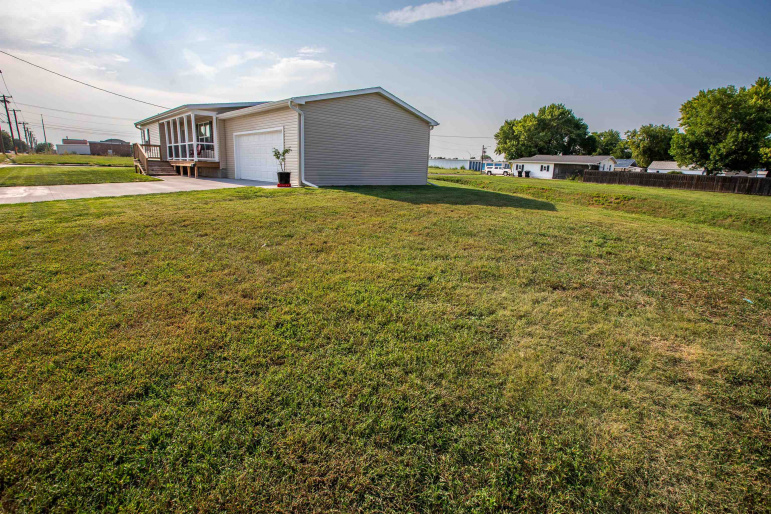 716 W H Street Hastings, Nebraska 68901, 2 Bedrooms Bedrooms, ,2 BathroomsBathrooms,Residential,For Sale,716 W H Street,20261200
