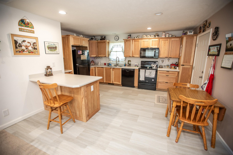 716 W H Street Hastings, Nebraska 68901, 2 Bedrooms Bedrooms, ,2 BathroomsBathrooms,Residential,For Sale,716 W H Street,20261200
