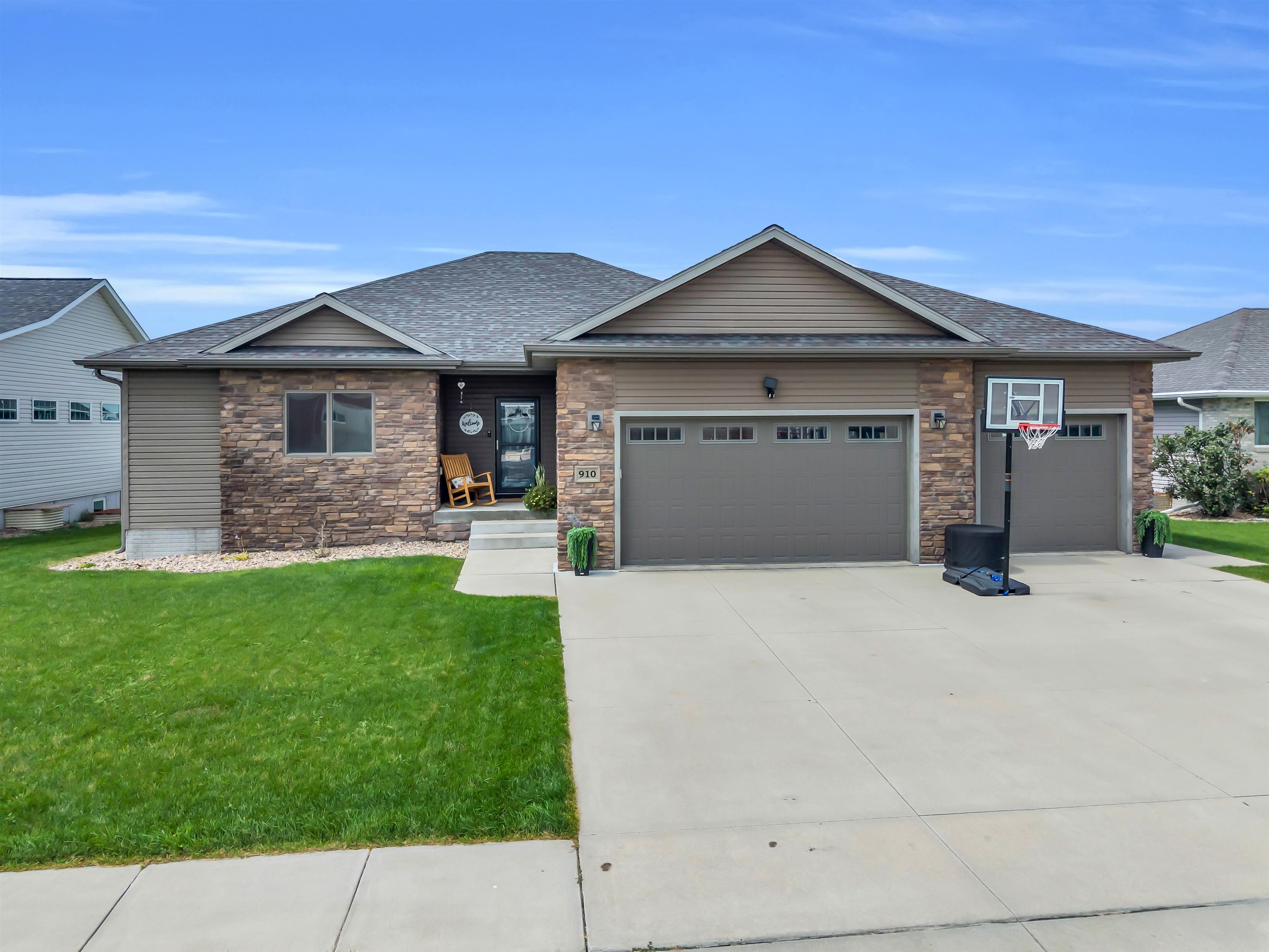 910 16th Avenue Kearney, Nebraska 68845, 5 Bedrooms Bedrooms, ,3 BathroomsBathrooms,Residential,For Sale,910 16th Avenue,20261206