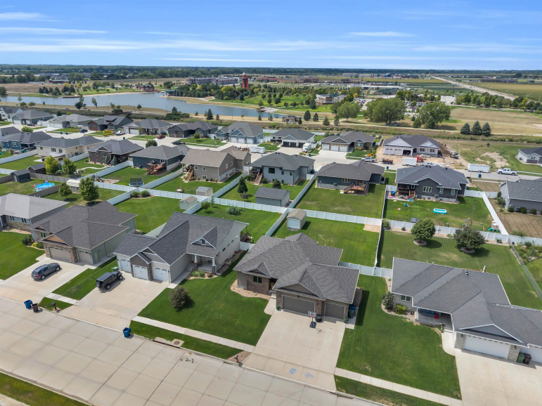 910 16th Avenue Kearney, Nebraska 68845, 5 Bedrooms Bedrooms, ,3 BathroomsBathrooms,Residential,For Sale,910 16th Avenue,20261206