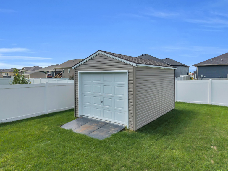910 16th Avenue Kearney, Nebraska 68845, 5 Bedrooms Bedrooms, ,3 BathroomsBathrooms,Residential,For Sale,910 16th Avenue,20261206