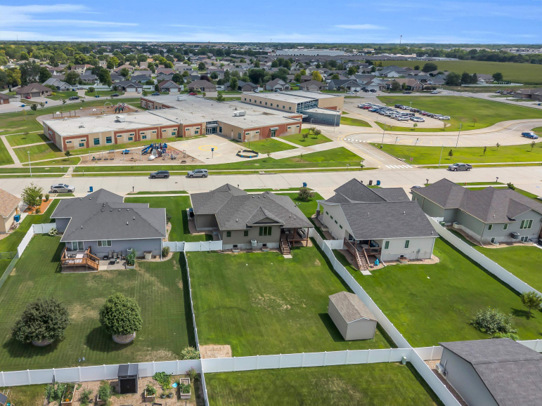 910 16th Avenue Kearney, Nebraska 68845, 5 Bedrooms Bedrooms, ,3 BathroomsBathrooms,Residential,For Sale,910 16th Avenue,20261206