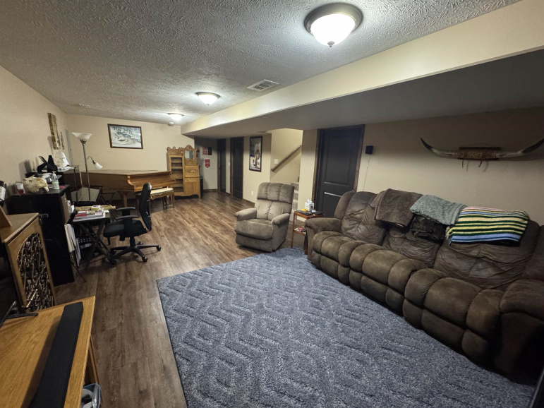 1320 Nalan Drive Juniata, Nebraska 68955, 4 Bedrooms Bedrooms, ,3 BathroomsBathrooms,Residential,For Sale,1320 Nalan Drive,20261221