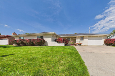 165 N Hillcrest Minden, Nebraska 68959, 4 Bedrooms Bedrooms, ,3 BathroomsBathrooms,Residential,For Sale,165 N Hillcrest,20261233
