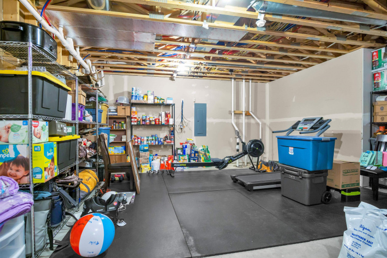 16835 Center Place Road Kearney, Nebraska 68847, 5 Bedrooms Bedrooms, ,3 BathroomsBathrooms,Residential,For Sale,16835 Center Place Road,20261228