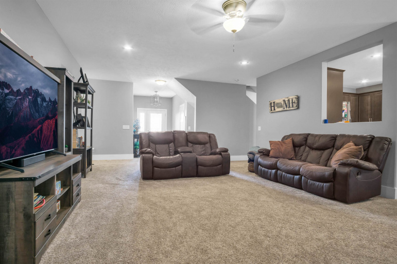 16835 Center Place Road Kearney, Nebraska 68847, 5 Bedrooms Bedrooms, ,3 BathroomsBathrooms,Residential,For Sale,16835 Center Place Road,20261228
