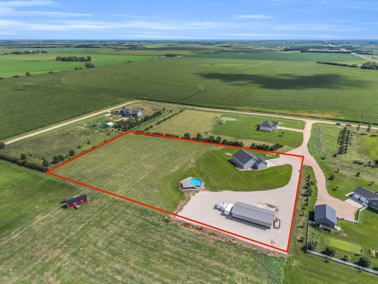 16835 Center Place Road Kearney, Nebraska 68847, 5 Bedrooms Bedrooms, ,3 BathroomsBathrooms,Residential,For Sale,16835 Center Place Road,20261228