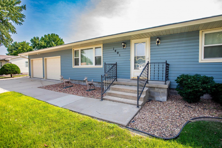 1401 Marshall Street Wood River, Nebraska 68883, 3 Bedrooms Bedrooms, ,3 BathroomsBathrooms,Residential,For Sale,1401 Marshall Street,20261241