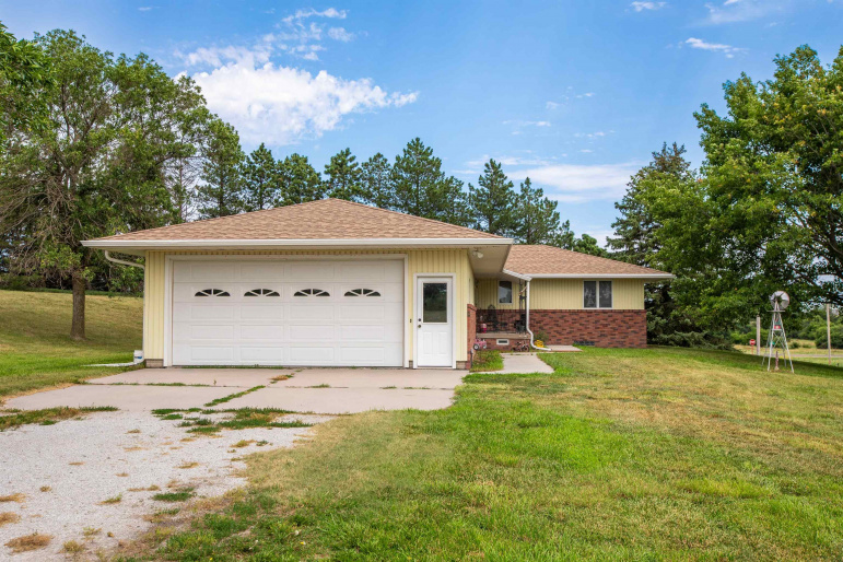 12080 Antioch Avenue Glenvil, Nebraska 68941, 3 Bedrooms Bedrooms, ,2 BathroomsBathrooms,Residential,For Sale,12080 Antioch Avenue,20261240