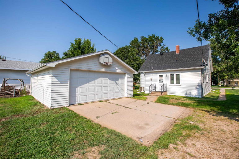 121 S Minden Avenue Minden, Nebraska 68959, 2 Bedrooms Bedrooms, ,1 BathroomBathrooms,Residential,For Sale,121 S Minden Avenue,20261249