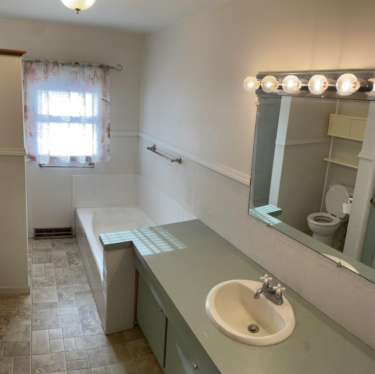 816 17th Street Gothenburg, Nebraska 69138, 3 Bedrooms Bedrooms, ,1 BathroomBathrooms,Residential,For Sale,816 17th Street,20261245