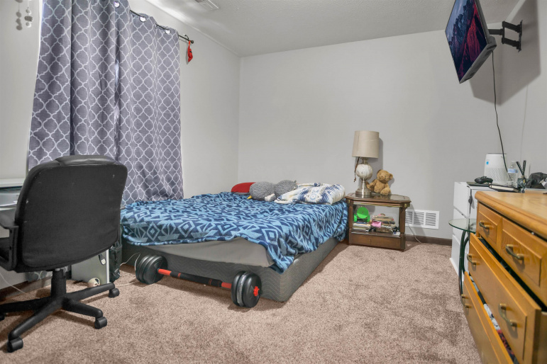 2303 E 37th Street Kearney, Nebraska 68847, 5 Bedrooms Bedrooms, ,3 BathroomsBathrooms,Residential,For Sale,2303 E 37th Street,20261256