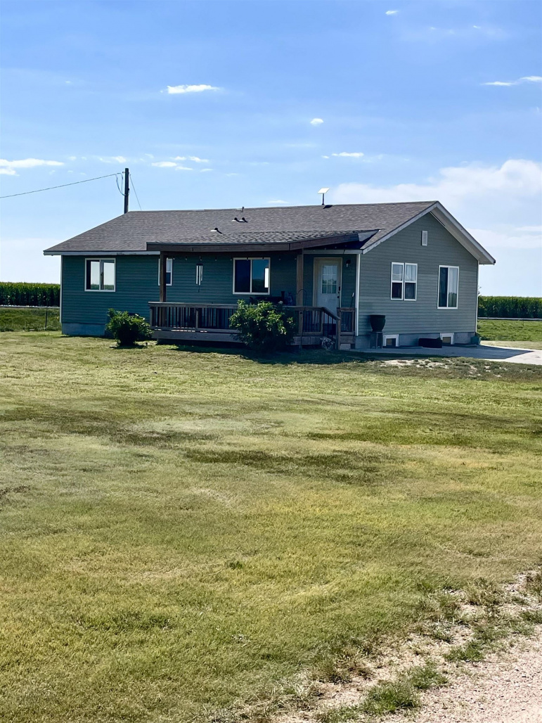 41004 773 Road Gothenburg, Nebraska 69138, 4 Bedrooms Bedrooms, ,2 BathroomsBathrooms,Residential,For Sale,41004 773 Road,20261253