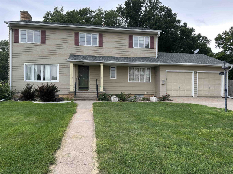 905 N Elm Avenue Hastings, Nebraska 68901, 4 Bedrooms Bedrooms, ,3 BathroomsBathrooms,Residential,For Sale,905 N Elm Avenue,20261268
