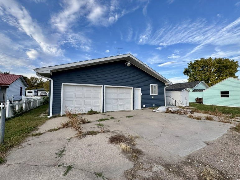 209 W 12th Street Cozad, Nebraska 69130, 3 Bedrooms Bedrooms, ,2 BathroomsBathrooms,Residential,For Sale,209 W 12th Street,20251331