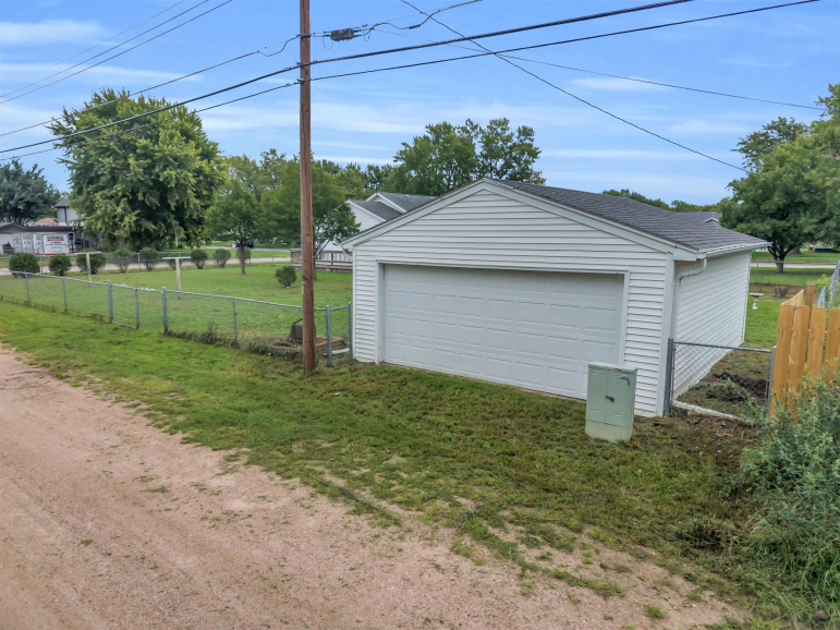 1220 5th Avenue Kearney, Nebraska 68845, 2 Bedrooms Bedrooms, ,2 BathroomsBathrooms,Residential,For Sale,1220 5th Avenue,20261282