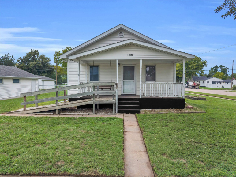 1220 5th Avenue Kearney, Nebraska 68845, 2 Bedrooms Bedrooms, ,2 BathroomsBathrooms,Residential,For Sale,1220 5th Avenue,20261282