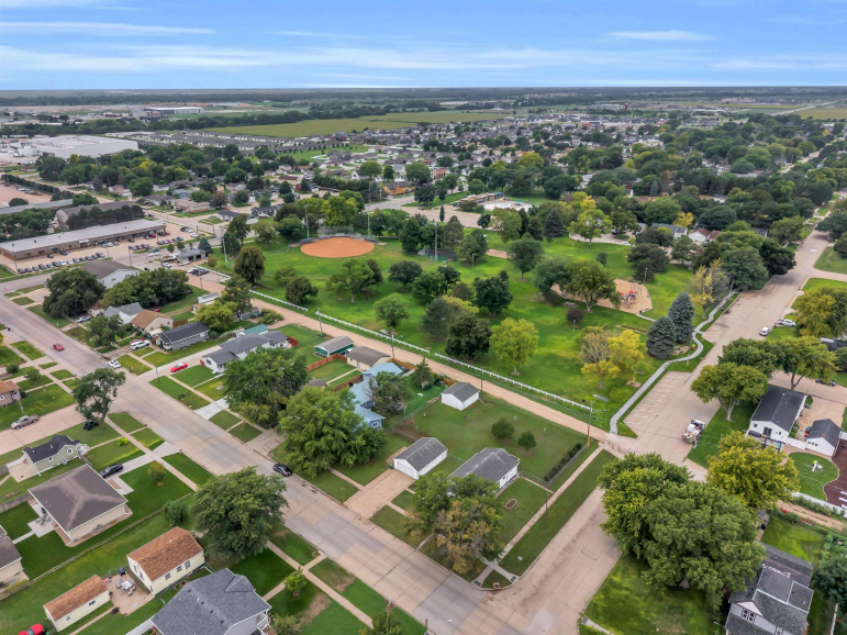 1220 5th Avenue Kearney, Nebraska 68845, 2 Bedrooms Bedrooms, ,2 BathroomsBathrooms,Residential,For Sale,1220 5th Avenue,20261282