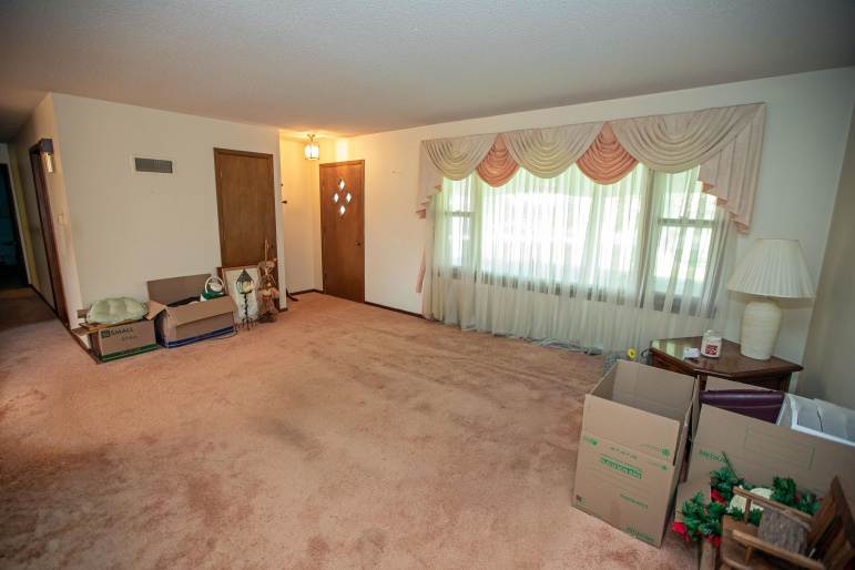 3360 S Southern Hills Drive Hastings, Nebraska 68901, 3 Bedrooms Bedrooms, ,3 BathroomsBathrooms,Residential,For Sale,3360 S Southern Hills Drive,20261280