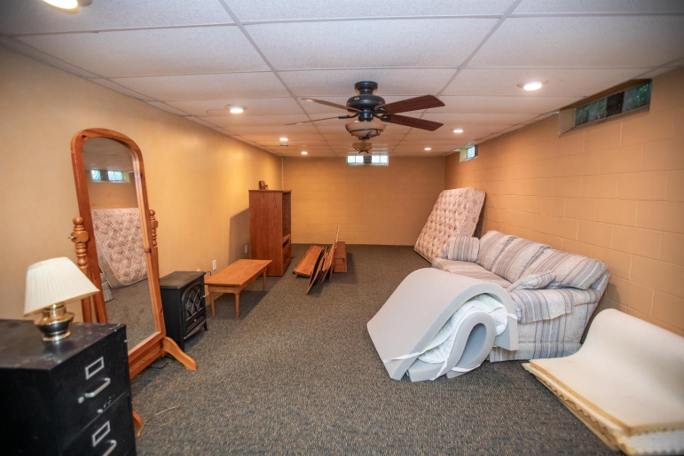 3360 S Southern Hills Drive Hastings, Nebraska 68901, 3 Bedrooms Bedrooms, ,3 BathroomsBathrooms,Residential,For Sale,3360 S Southern Hills Drive,20261280