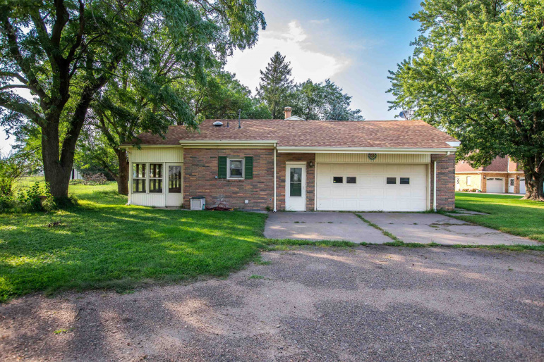 3360 S Southern Hills Drive Hastings, Nebraska 68901, 3 Bedrooms Bedrooms, ,3 BathroomsBathrooms,Residential,For Sale,3360 S Southern Hills Drive,20261280